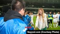 Футбол мухлисига кўра, Гулнора Каримова футболчилар ва мухлисларни табриклаётиб, ўзини “худди президент сингари тутган”.