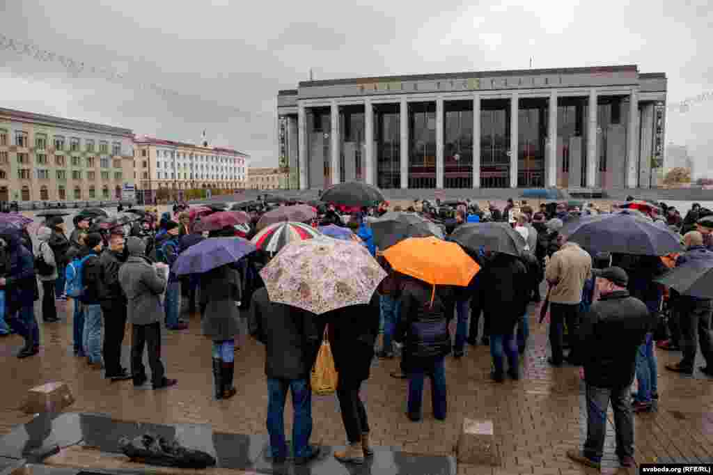 Шествие началось на Октябрьской площади.