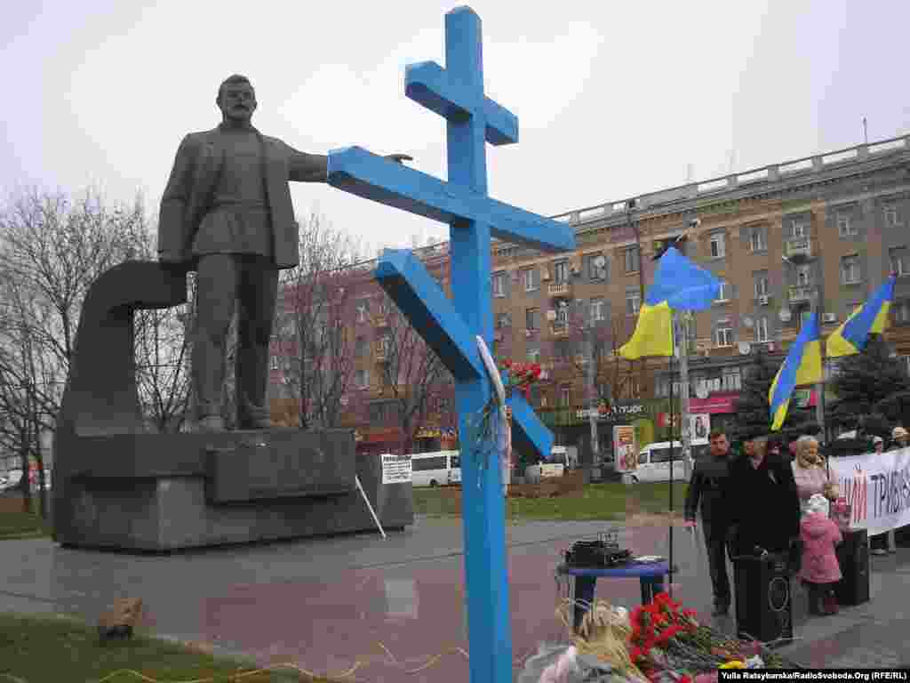 Ukraine -- Ukrainian citizens mourn Holodomor victims, Dnipropetrovsk, 23Nov2013