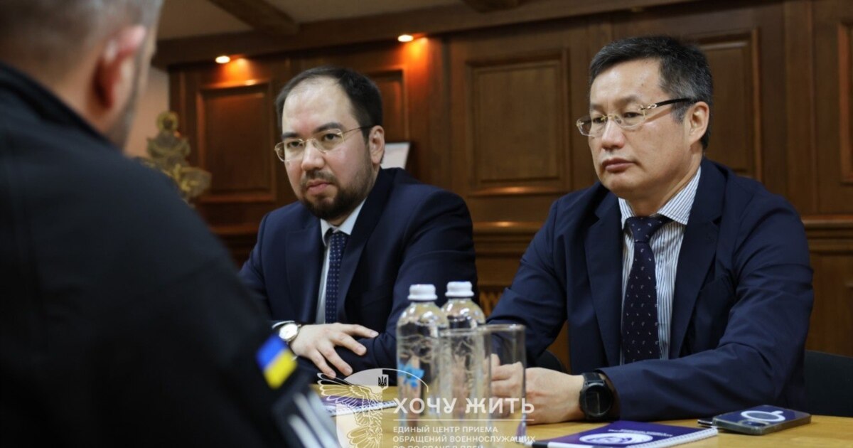 Телефондардан үйдегі порно жазбаларды жасаудан бас тартты Екі қаншық және қара жігітпен порно