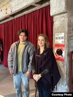 Богдан і волонтерка Діна Уріх. Київ, січень 2026 року