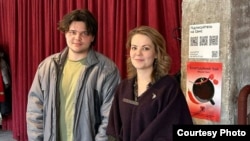 Богдан і волонтерка Діна Уріх. Київ, січень 2026 року