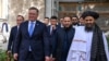 Қазақстан вице-премьері әрі сыртқы істер министрі Мұрат Нұртілеу (алдыңғы қатарда сол жақта) Ауғанстанға сапарында "Талибан" үкіметі өкілдерімен кездесті. Кабул, 10 шілде, 2025 жыл.