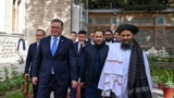 معاون صدراعظم و وزیر امور خارجهٔ قزاقستان، مراد نورتلو، در جریان سفرش به کابل با معاون اقتصادی رئیس‌الوزرای حکومت طالبان، ملا عبدالغنی برادر، دیدار کرد.
