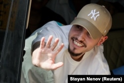 Освобожденный заложник Эйтан Абрахам Мор прибыл в медицинский центр в Петах-Тикве, Израиль, 13 октября, 2025 год