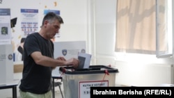 Glasanje na prijevremenim parlamentarnim izborima na Kosovu, u Prištini, 7. juna 2026.