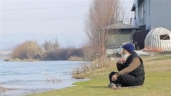 72-летний аксакал из Узбекистана закаляется в ледяной воде