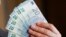 Prema poslednjim zvaničnim podacima, prosečna zarada bez poreza i doprinosa u celoj Srbiji za decembar 2022. iznosila je oko 715 evra. Ipak, medijalna zarada, odnosno ona koju prima najveći broj zaposlenih, je oko 510 evra.