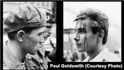 Прага 50 лет назад. Советский солдат и чешский юноша. "Двойной портрет". Фото: Пол Голдсмит, 21 августа 1968 года.
