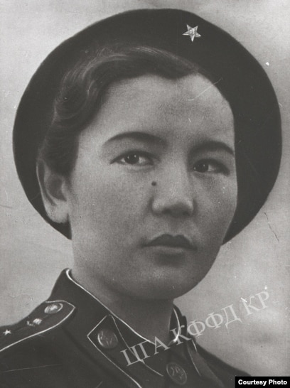 Жетілген орыс жігіттерінің үй порносы Шәуетпен жабылған трусикалардың суреті