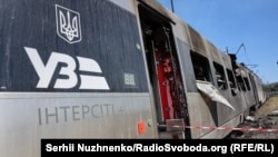 Наслідки одного з попередніх ударів по поїздах «Укрзалізниці», фото ілюстративне