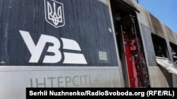 Потяг Інтерсіті, пошкоджений внаслідок масованого обстрілу Києва армією РФ, архівне фото