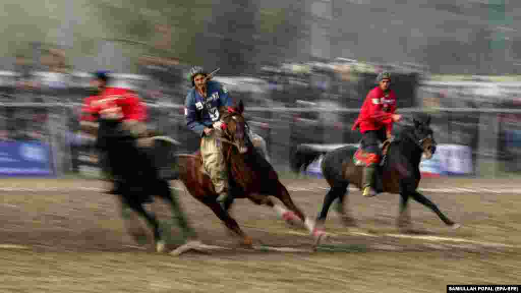 Dva tima u Kabulu takmiče se na početku šeste sezone afganistanske Buzkashi Premijer lige 11. decembra.