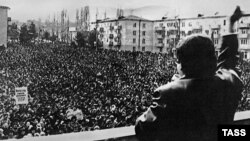 Нагорный Карабах. Во время митинга в Степанакерте. Фотохроника ТАСС. 30 ноября, 1989