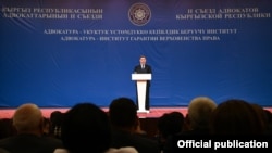 Президент Садыр Жапаров на курултае адвокатов. Бишкек. 30 сентября 2021 года.