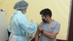 «Я подумаю». «Я еще не готова»: казахстанцы пока не спешат делать прививки
