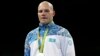 Қазақстандық боксшы Василий Левитке Рионың күміс медалі табыс етілген сәт.