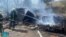 Рятувальники ліквідують пожежу, що виникла внаслідок російського удару на Харківщині, архівне фото
