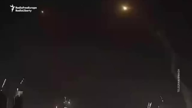 VIDEO: Iran tấn công bằng tên lửa vào Tel Aviv VIDEO: Iran tấn công bằng tên lửa vào Tel Aviv