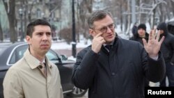 Ministrul de Externe al Moldovei, Mihai Popșoi (în stânga), a fost primit la Kiev de omologul său ucrainean Dmitro Kuleba la o zi după ce ambele țări au făcut încă un pas spre negocierile de aderare la Uniunea Europeană. 