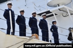 Команда корабля Берегової охорони США Hamilton в порту Одеси. 10 травня 2021 року