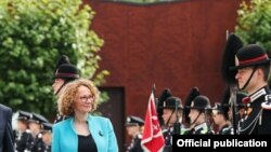 Министрите за одбрана на Македонија Радмила Шекеринска 