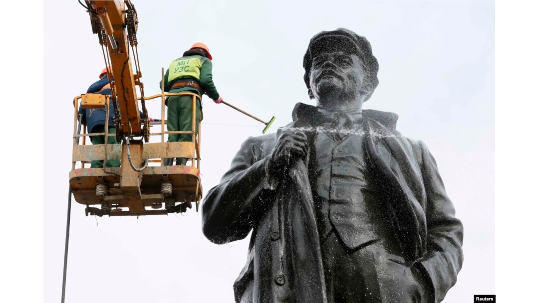 There are still many Soviet-era statues standing all over Russia, but new ones are pretty rare. (file photo)