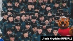 Ілюстрацыйнае фота. Курсанты МНС падчас лыжнай эстафеты сілавых ведамстваў