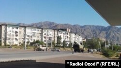 Вооруженные силы на улицах Худжанда, Согдийская область Таджикистана.