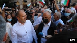 Румен Радев по време на първия масов протест с искане за оставка на третия кабинет на Бойко Борисов и главния прокурор Иван Гешев, 9 юли 2020 г.