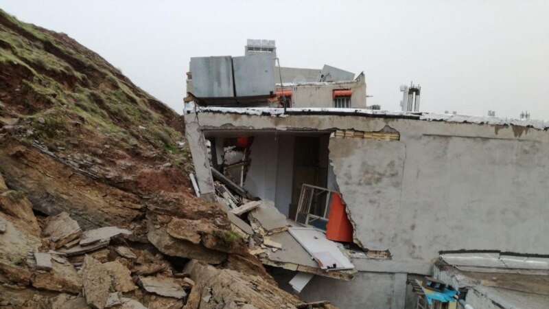 U klizištu u Hrvatskoj Kostajnici uništeno desetak kuća 