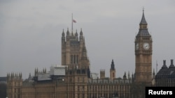 Флаг на здании британского парламента приспущен после нападения