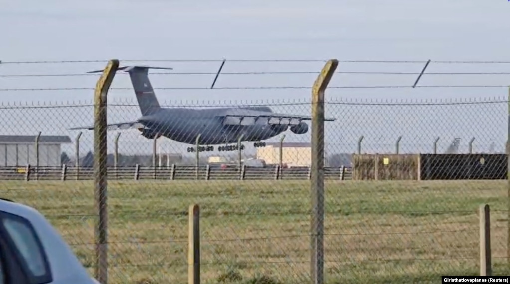 Një aeroplan luftarak amerikan në Bazën Ajrore RAF Mildenhall në Sufolk të Britanisë më 20 shkurt.