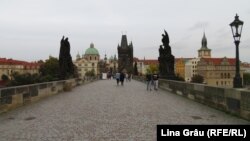 Podul Karol din Praga, altădată asaltat de turiști. 12 octombrie 2020 