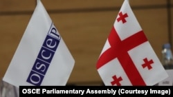 „რომის წესდების ხელმომწერმა სახელმწიფოებმა შეიძლება განიხილონ საქართველოში არსებული ვითარების გადაცემა სისხლის სამართლის საერთაშორისო სასამართლოსთვის“, - ვკითხულობთ ანგარიშში