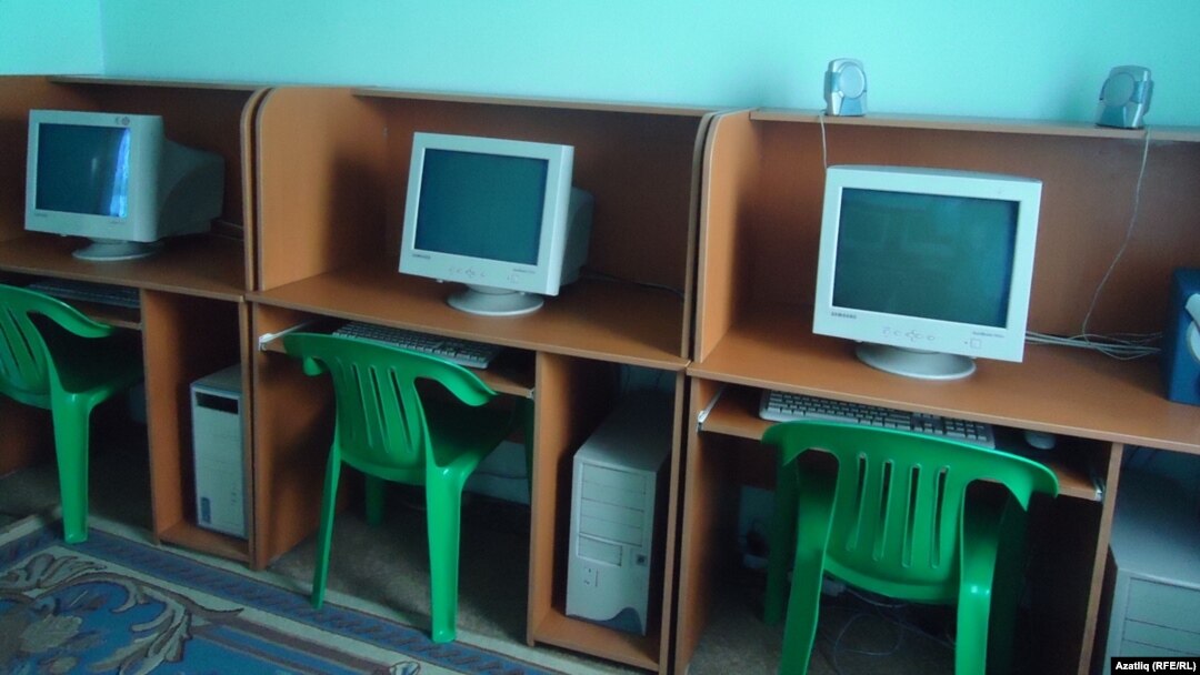 Tatarstan -- Computer class in medrese, mosque, Khabarovsk. may2011