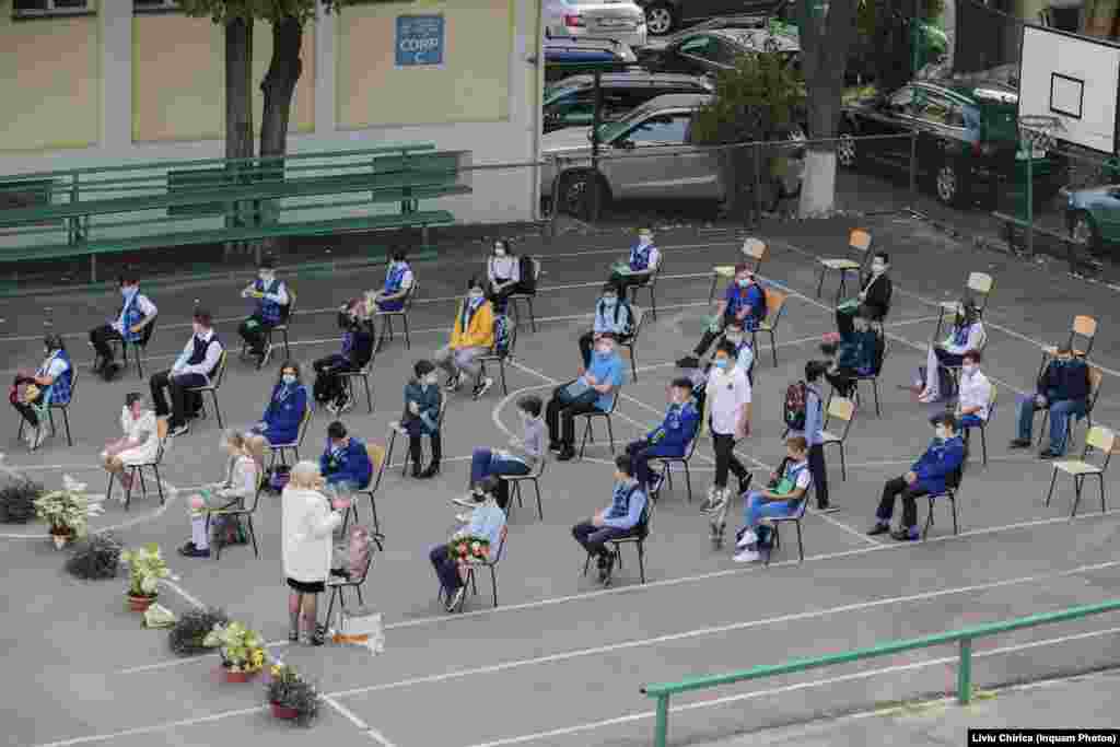 The beginning of the new school year at the Grigore Moisil High School in Lasi, Romania, on September 14.