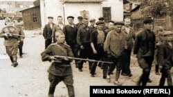 A photo of Gulag prisoners in Perm (undated).