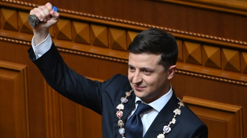 Zelenskiý Ukrainanyň prezidentligine kasam getirdi