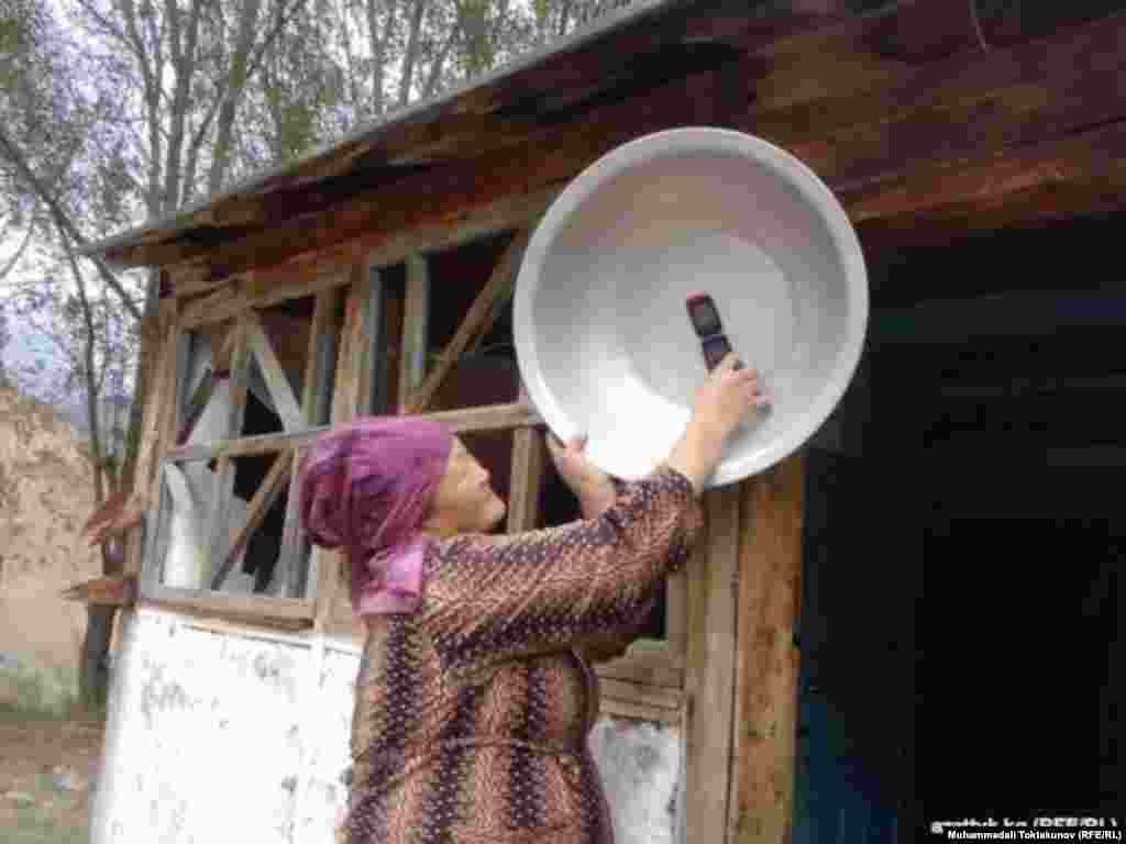 FINALIST: &nbsp;&quot;Phone in Aluminum Pan&quot;: This is Pashakan Zhapanova. She lives in the village of Alaykuu on the northwestern border of Kyrgyzstan. Since the village is located below sea level, there is no mobile-phone signal. The villagers know when the connection will be excellent: in winter when there is no wind. (Muhammedali Toktakunov, Bishkek bureau of RFE/RL&#39;s Kyrgyz Service)