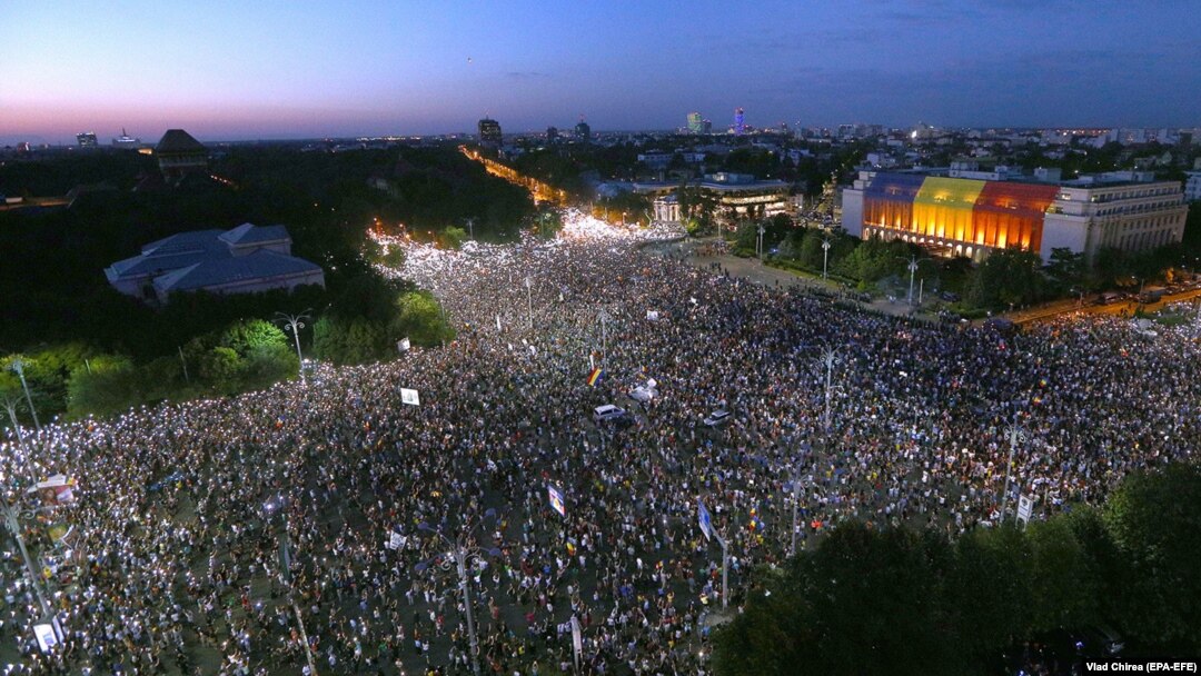 ​​„Câteva milioane de cetățeni au plecat din țară din 2007, echivalentul a o cincime din forța de muncă a țării, incluzând tineri străluciți, care, asemenea celor care au rămas acasă, doresc cu disperare o bună guvernare, eradicarea corupției și prosperitate” - Legatum Institute