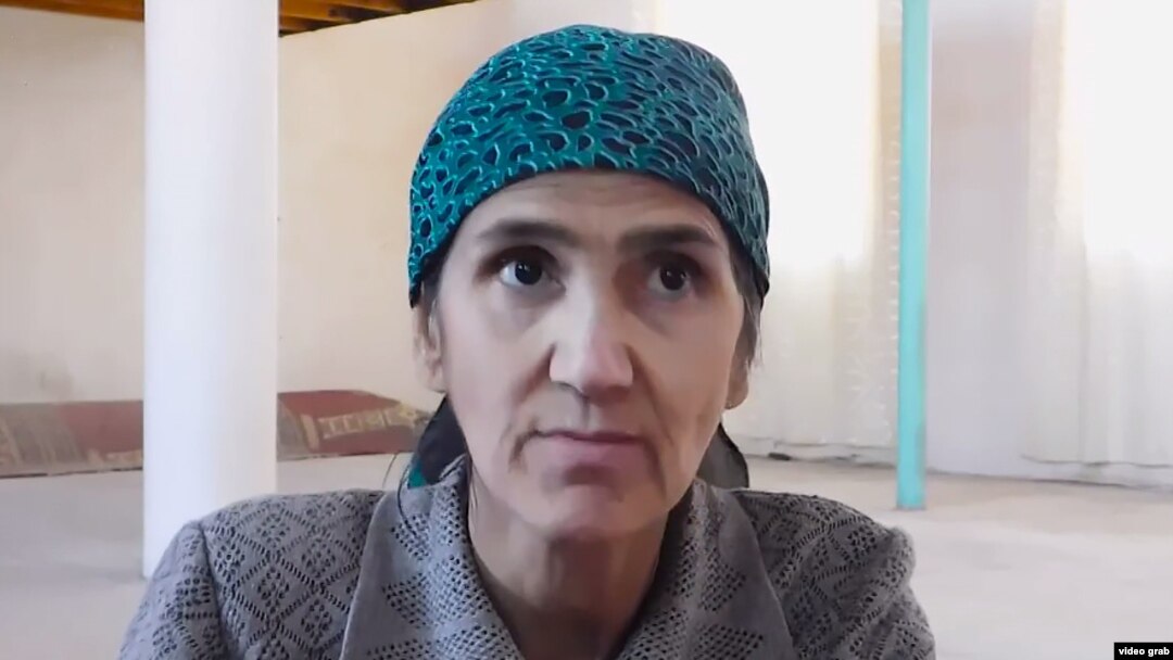Homeless Tajik woman Shukria Sharipova had been living in an abandoned elevator shaft with three of her children before authorities attempted to house them in an unregistered mosque. 