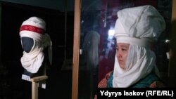 Ошто элечектердин көргөзмөсү өтүүдө