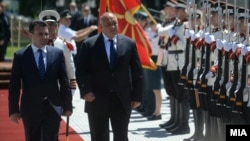 Премиерот на Бугарија Бојко Борисов, заедно со премиерот Зоран Заев при пристигнувањето во Владата на РМ.