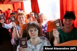 Жителі Донецька організовано їдуть в Ростовську область, щоб проголосувати за поправки до конституції Росії, 27 червня 2020 року