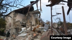 Արցախ - հրթիռակոծությունից ավերված շենք Ստեփանակերտում