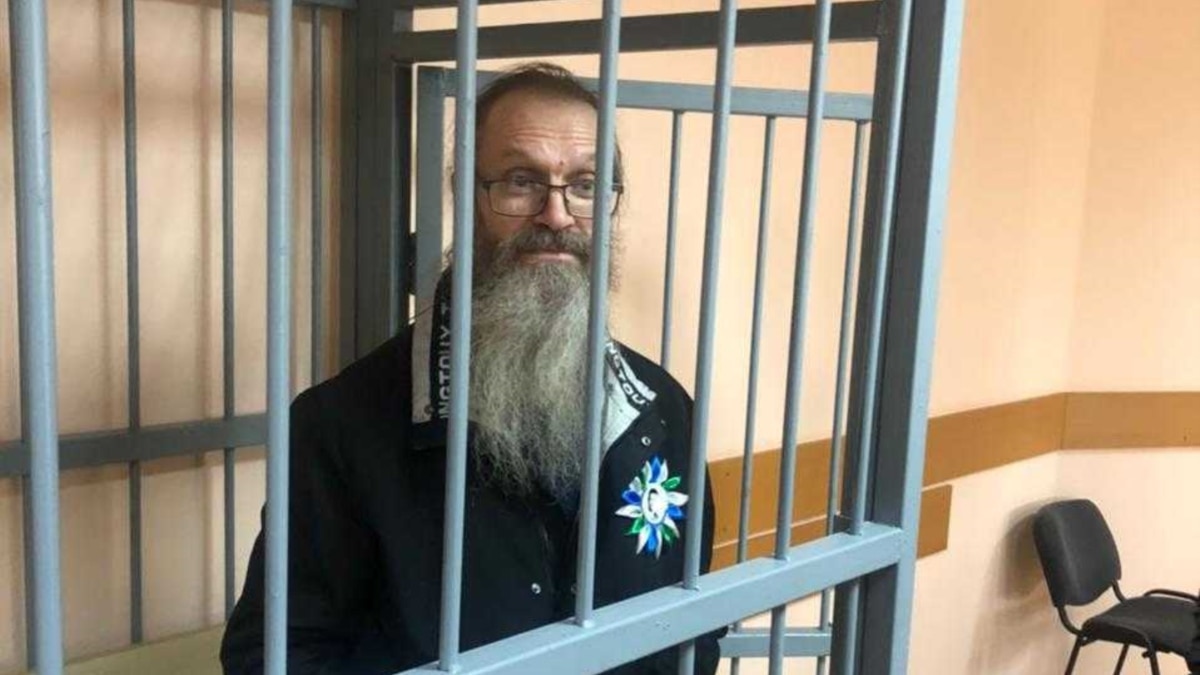 russian-orthodox-priest-sentenced-to-jail-for-taking-part-in-pro