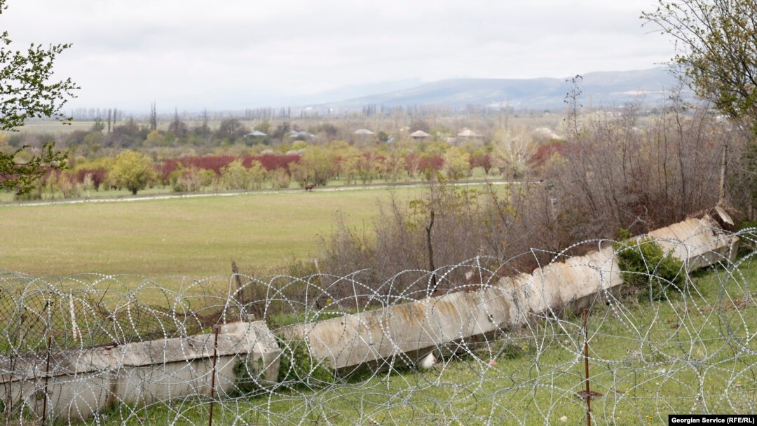 По мнению политолога Модеста Колерова, в том, что решение о демаркации де-факто границы пользуется полной политической поддержкой России, нет никакого сомнения.