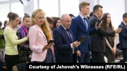 Jehovah's Witnesses have long been viewed with suspicion in Russia for their positions on military service, voting, and government authority in general. (file photo) 