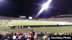 Сектор кыргызстанских болельщиков на стадионе в Канберре.